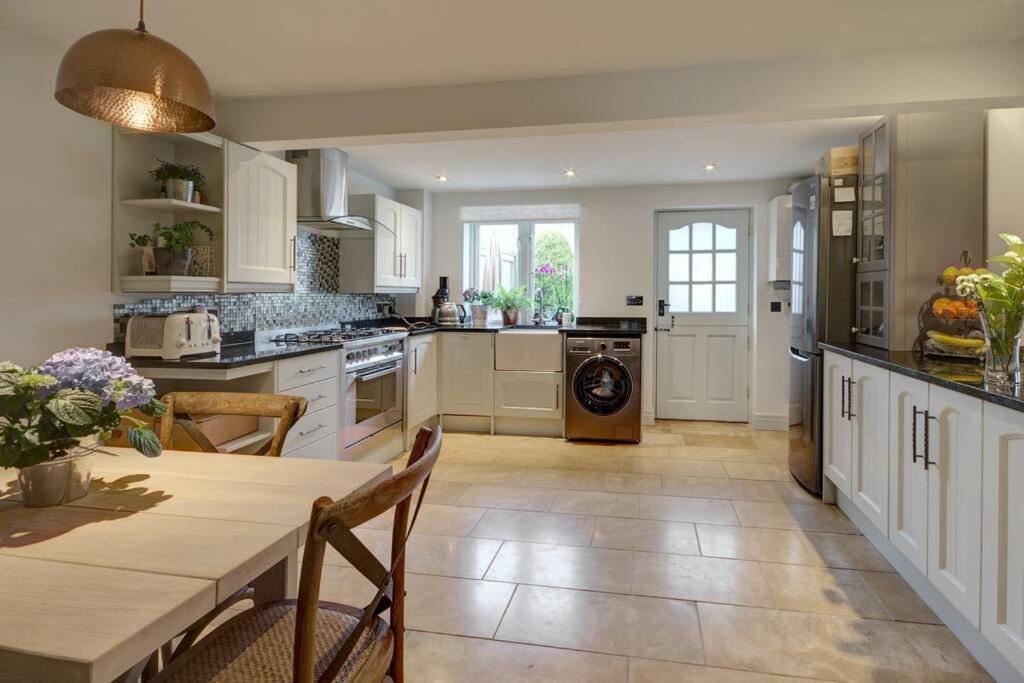 Historic Cotswold Chic Style For Uk Staycation Bourton-on-the-Water Exteriér fotografie